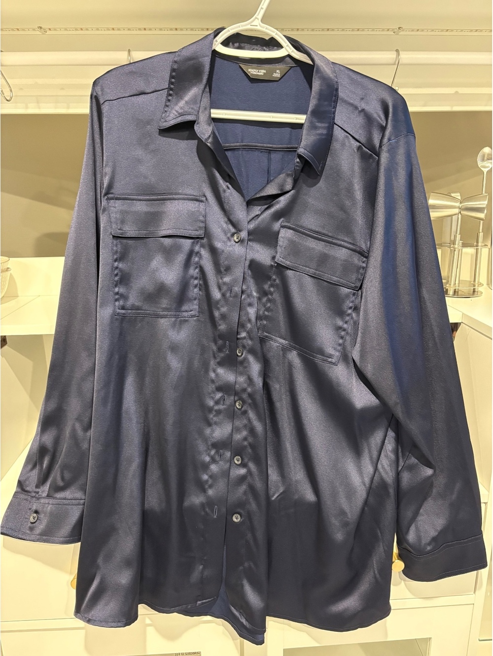 Sleek Navy Vera Wang button up Blouse size extra large